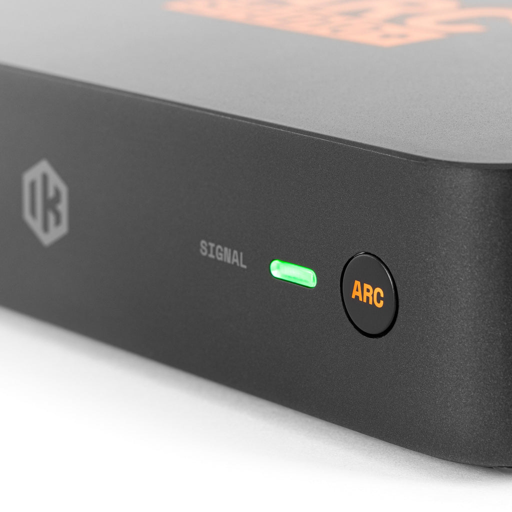 IK Multimedia ARC Studio+, signal LED and ARC button detail