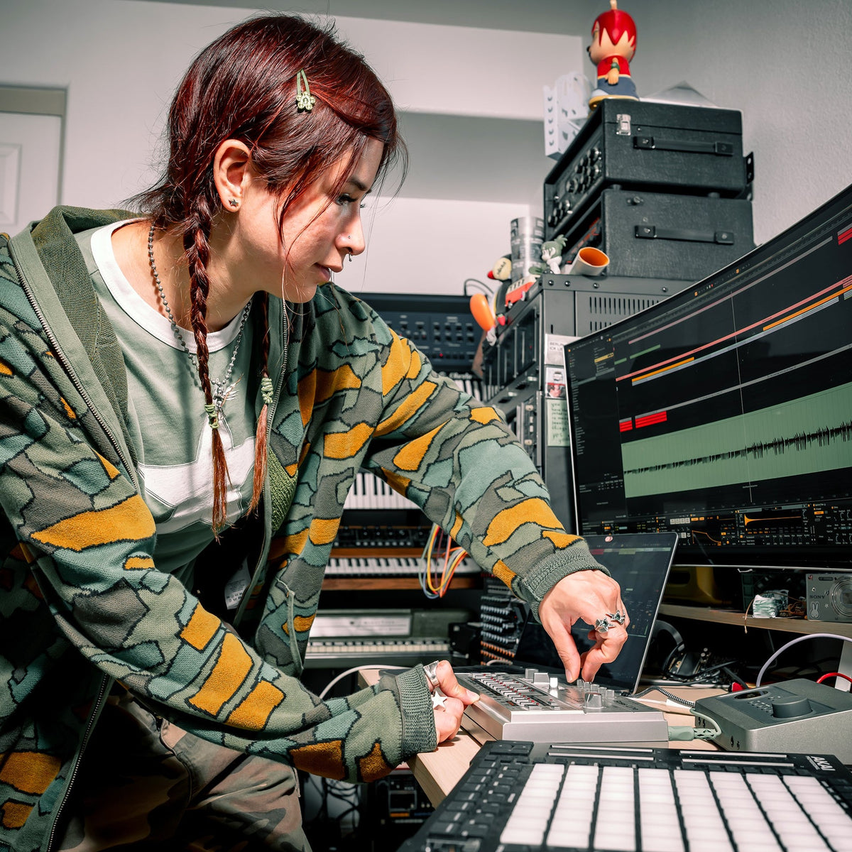 Universal Audio Volt 4P Max, producer desk setup